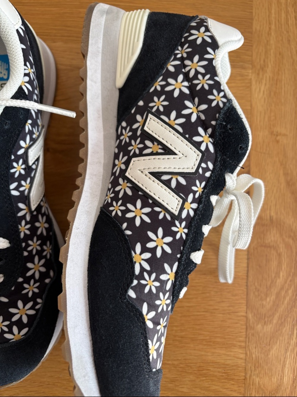 New Balance Black Daisy 515 Sneakers - Picture 2 of 4